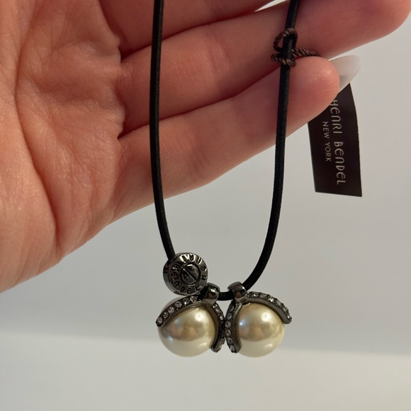 Authentic HENRI BENDEL Pearl Hair Accessory - Picture 6 of 8